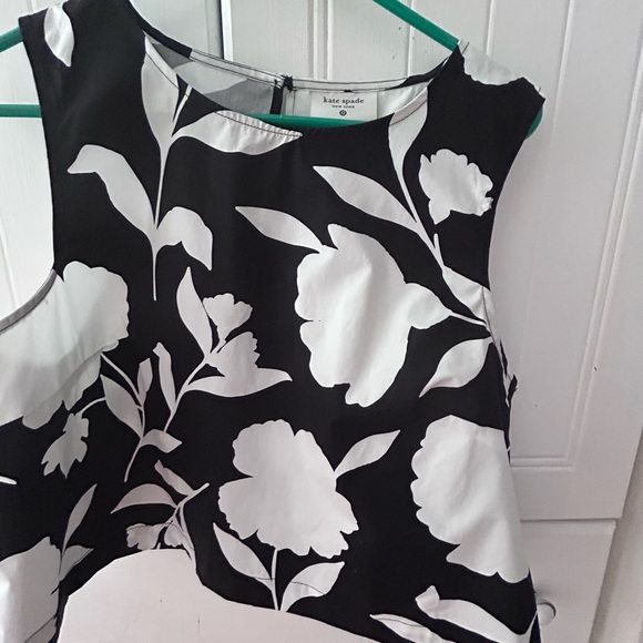 Kate Spade Black and White Floral Women's Crop Top w/Sleeveless Design NWOT CUTE - Picture 7 of 9